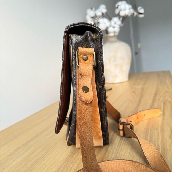 ✅AUTHENTIC✅LOUIS VUITTON CARTOUCHIERE GM - Picture 7 of 15